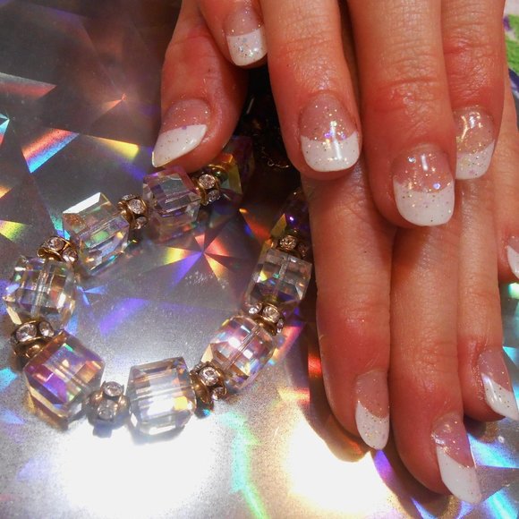 Iridescent Cube Beads Magnetic Bracelet - Picture 4 of 8